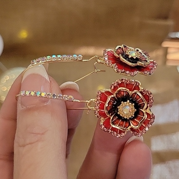 🔥LAST PAIR🔥 POPPY SHIMMER DROP EARRINGS - Picture 1 of 8